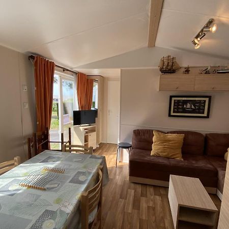 Mobil-Home A Fouras : Proche Plage, 2 Chambres, Tv, Plancha, Parking, Ideal Famille - Fr-1-709-58 Exteriér fotografie