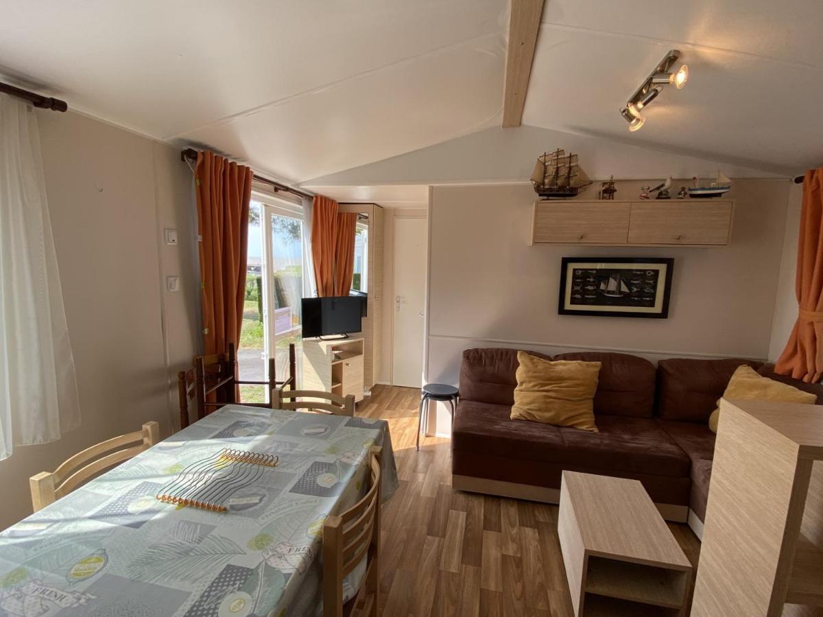 Mobil-Home A Fouras : Proche Plage, 2 Chambres, Tv, Plancha, Parking, Ideal Famille - Fr-1-709-58 Exteriér fotografie