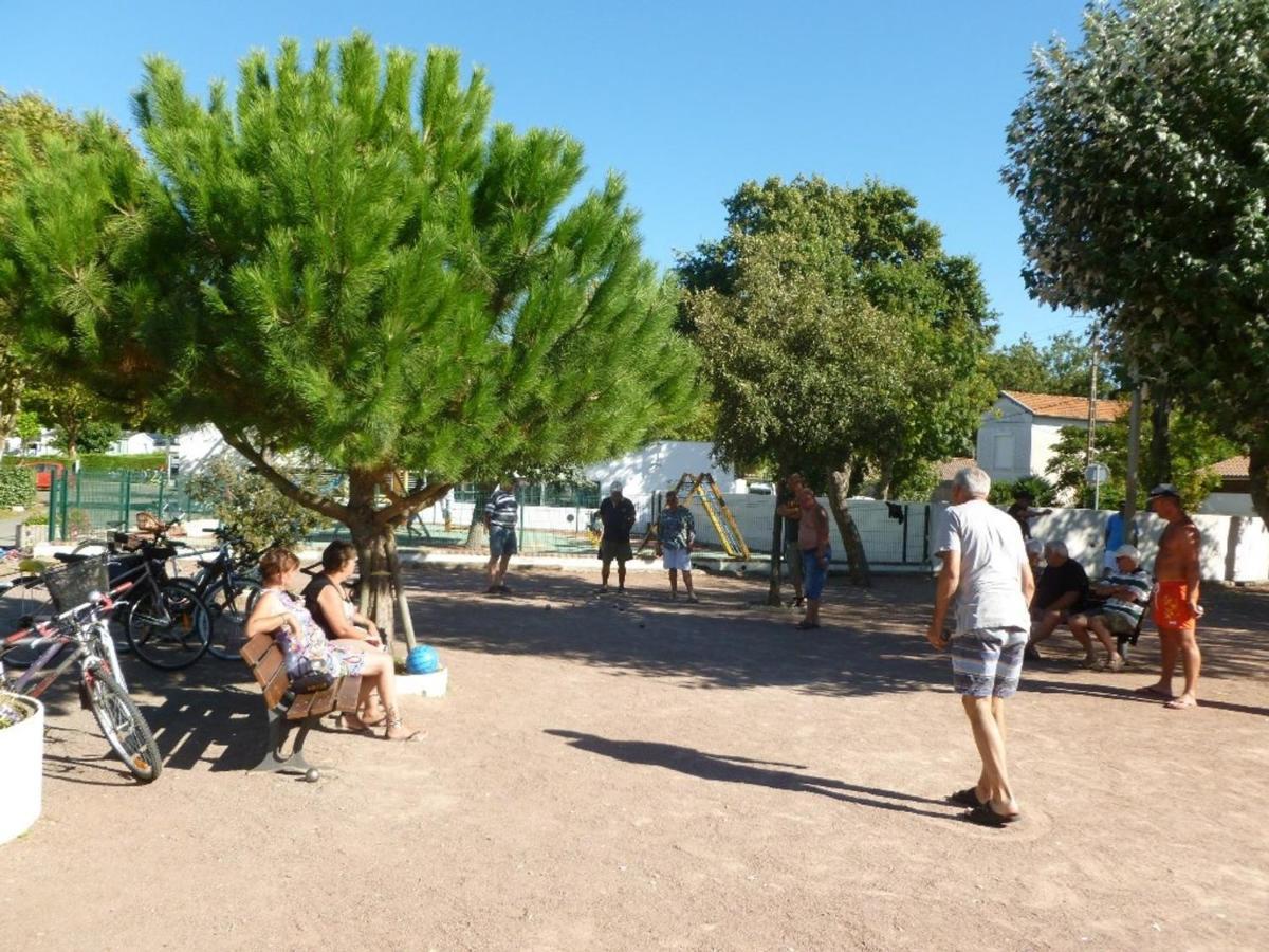 Mobil-Home A Fouras : Proche Plage, 2 Chambres, Tv, Plancha, Parking, Ideal Famille - Fr-1-709-58 Exteriér fotografie